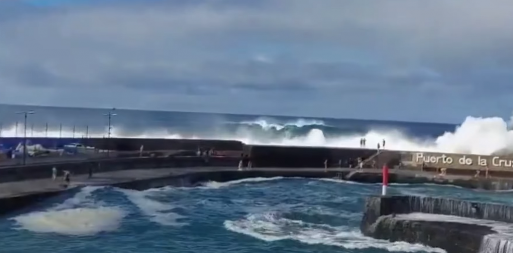Tenerife pogodilo strašno nevrijeme: Ogromni talasi izazavali katastofu, tri osobe poginule