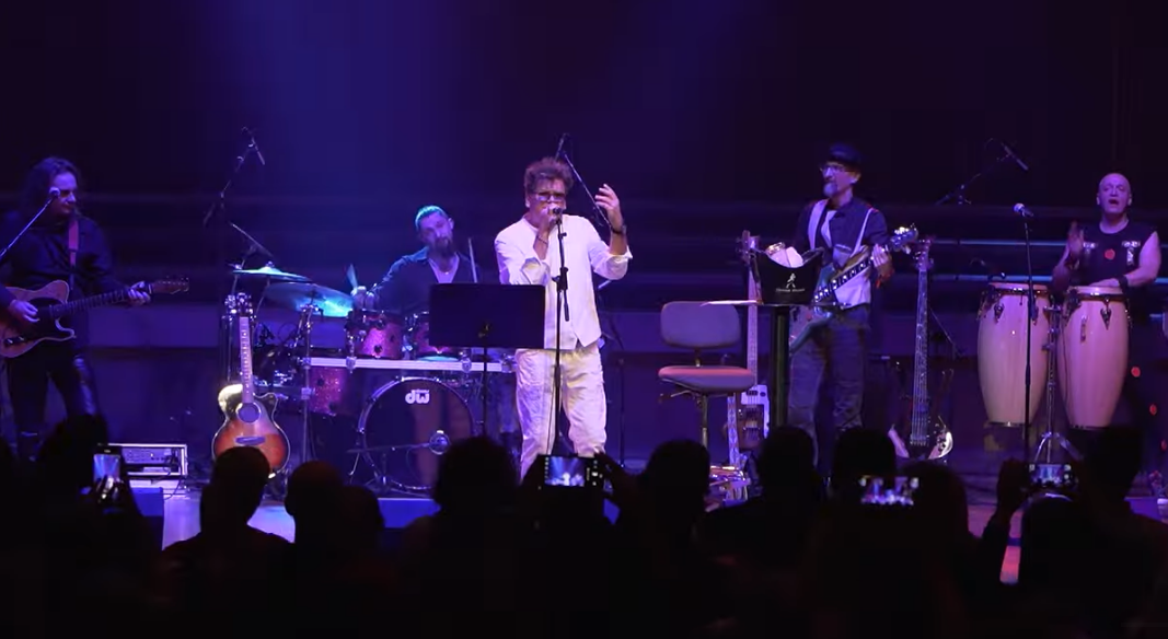 Screenshot 2025-11-14 at 09-17-50 (58) Crvena jabuka – Ima nešto od srca do srca (Live Lisinski ’21) – YouTube