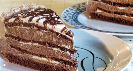 ČOKOLADNO ČUDO sa dva krema: Obožavaćete ovu tortu, meka je i sočna, a ne trebaju vam sati da je napravite