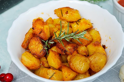 Recept za pečeni krompir sa sirom i mirisnim biljem