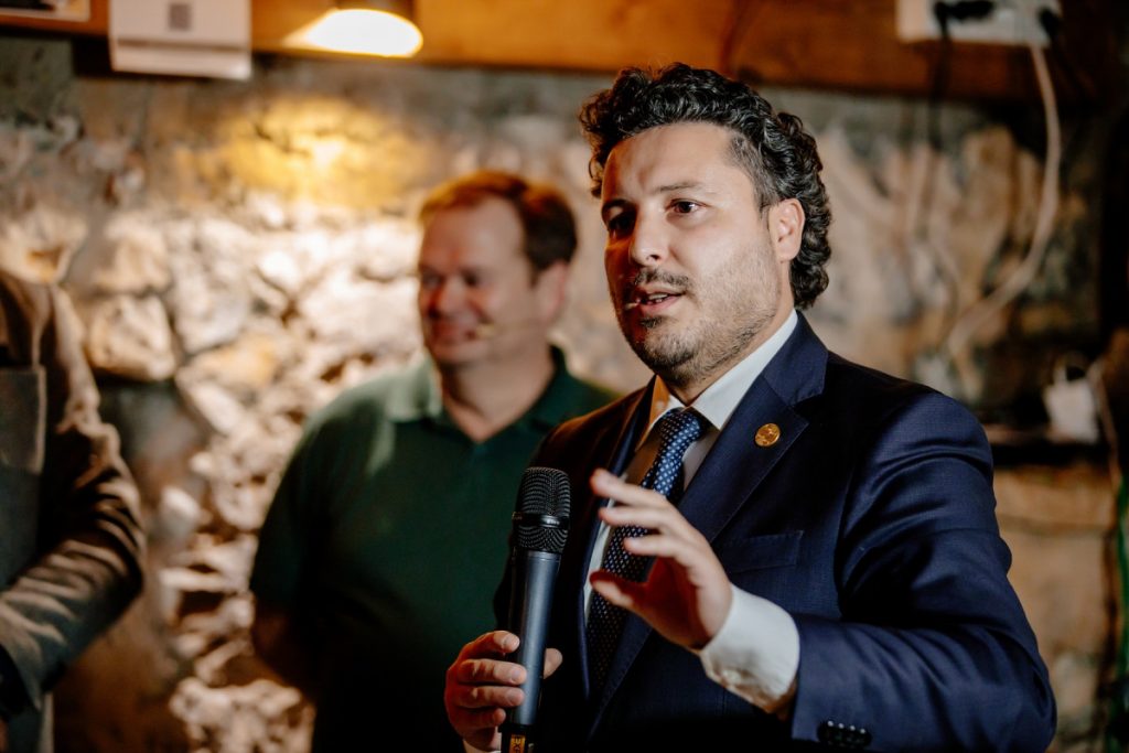 Abazović u Pečuricama: Crna Gora nije država ksenofobije, pružena ruka svima da gradimo građansko društvo