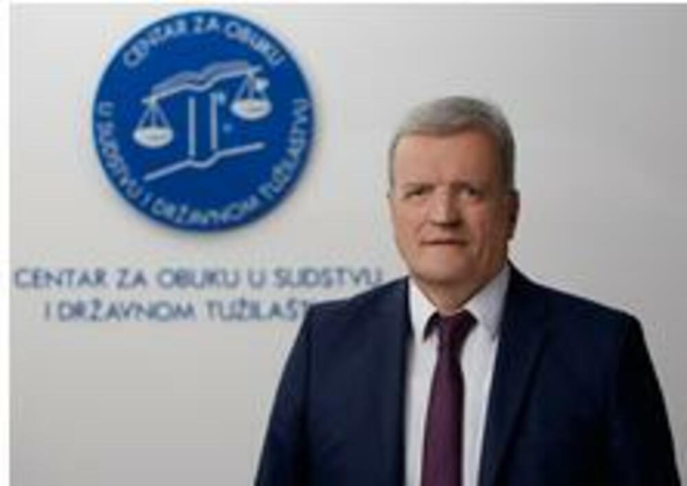 Penzionisani sudija ne zna što ne vraća ratu već dvije godine: Dobio od Vlade 10.000 eura, Zaštitnik priprema tužbu