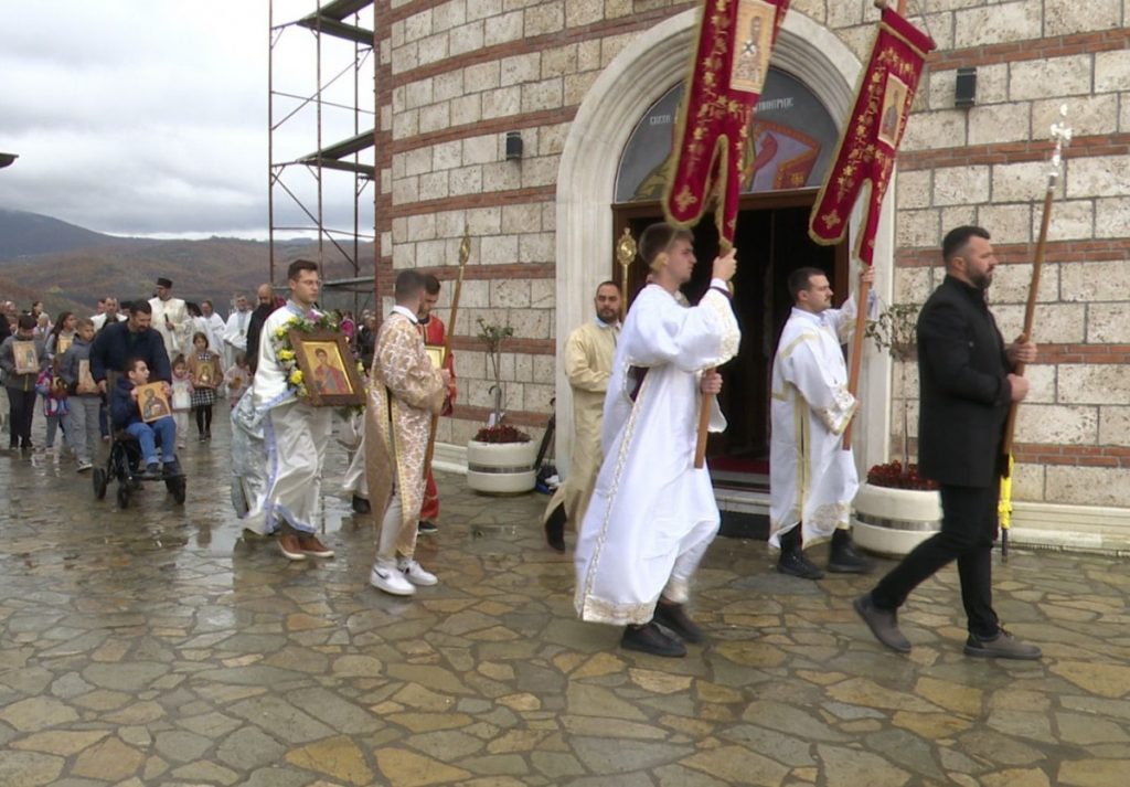 Vjernici u Sjevernoj Mitrovici svečano obilježili hramovnu i gradsku slavu Svetog Dimitrija