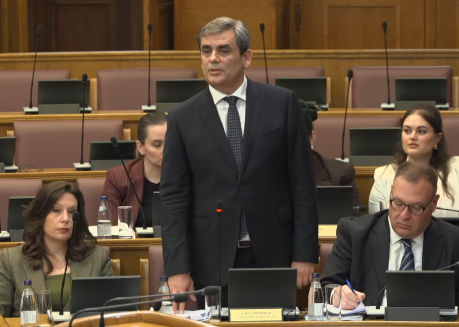 U toku sjednica Skupštine; Ibrahimović: Glasao sam protiv viza Turskoj; Vuković: Shvatate li da ste ih uveli zbog državljana Azerbejdžana?