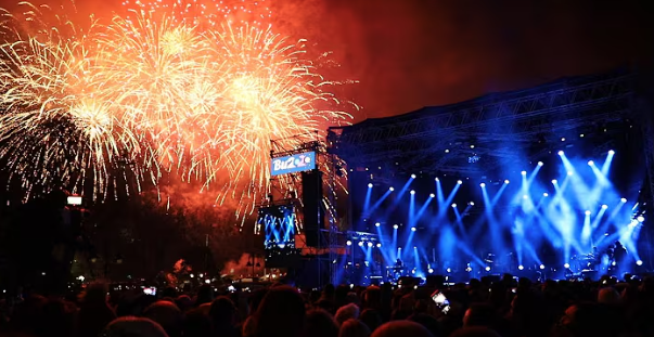 Budva u prazničnom ruhu: Koncerti, dron šou i vatromet za sve generacije