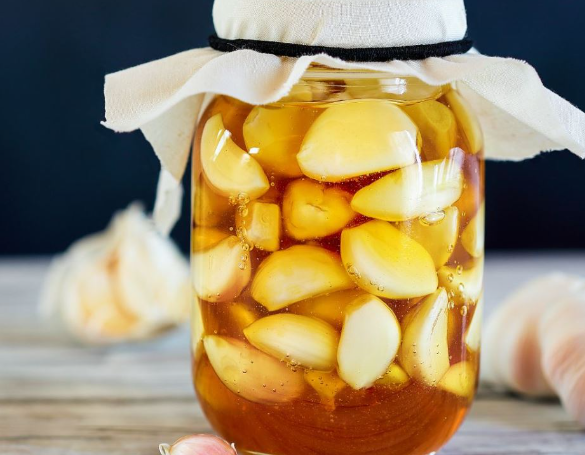 Sirup od bijelog luka i crnog kima: Recept čuvenog travara za brzo otpušavanje sinusa i smirivanje kašlja