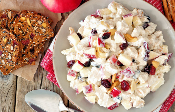 Salata od piletine i brusnica