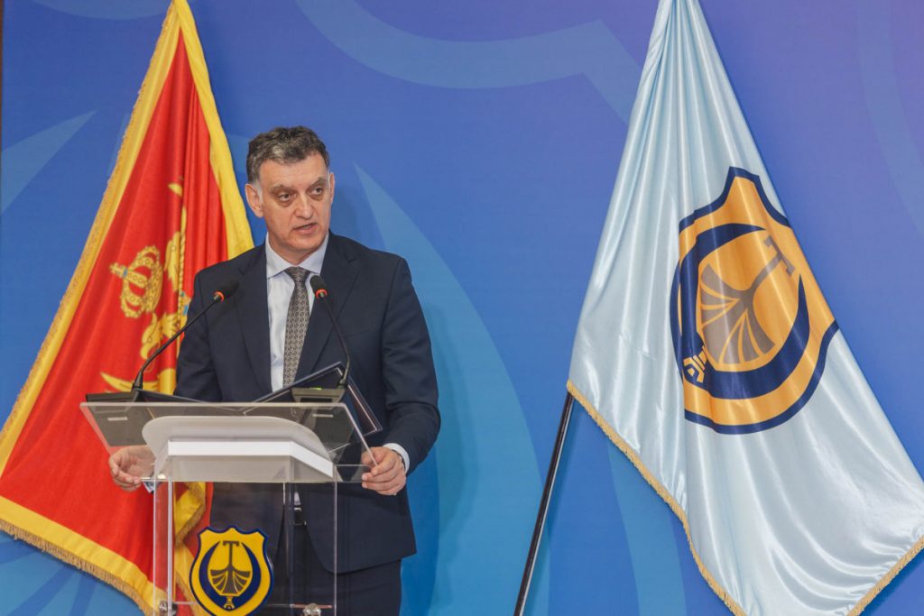 Komnenović: Markoviću „smeta“ izostanak odbornika vladajuće većine, a ne smeta da mu opozicija „pravi“ kvorum za tačke koje njemu odgovaraju