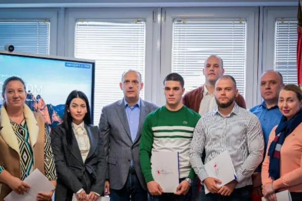 Zdrastveni radnici se vraćaju u Srbiju