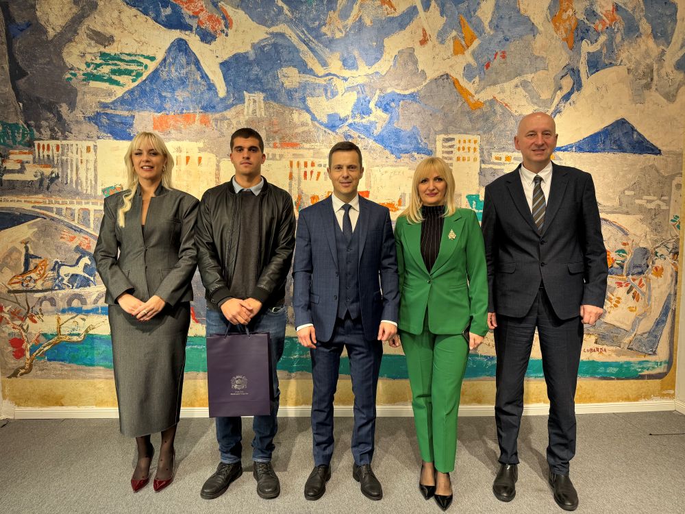 Skromni heroj Podgorice: Mujović upriličio prijem za Petra Ivanovića čija hrabrost nadilazi granice humanosti