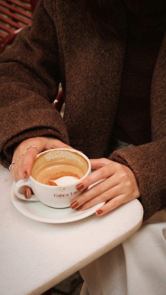 Nema više klasične crvene! Ove 4 nijanse laka za nokte su jesenja opsesija žena