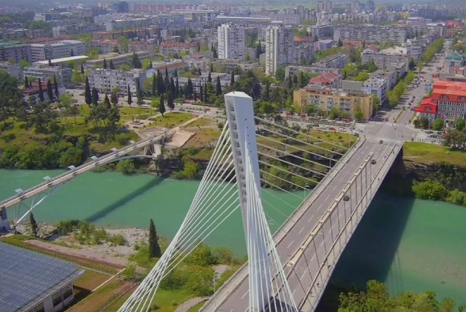 Hrvatski navijači još jednom napadnuti: Na izlazu iz Podgorice kamenovana kolona vozila