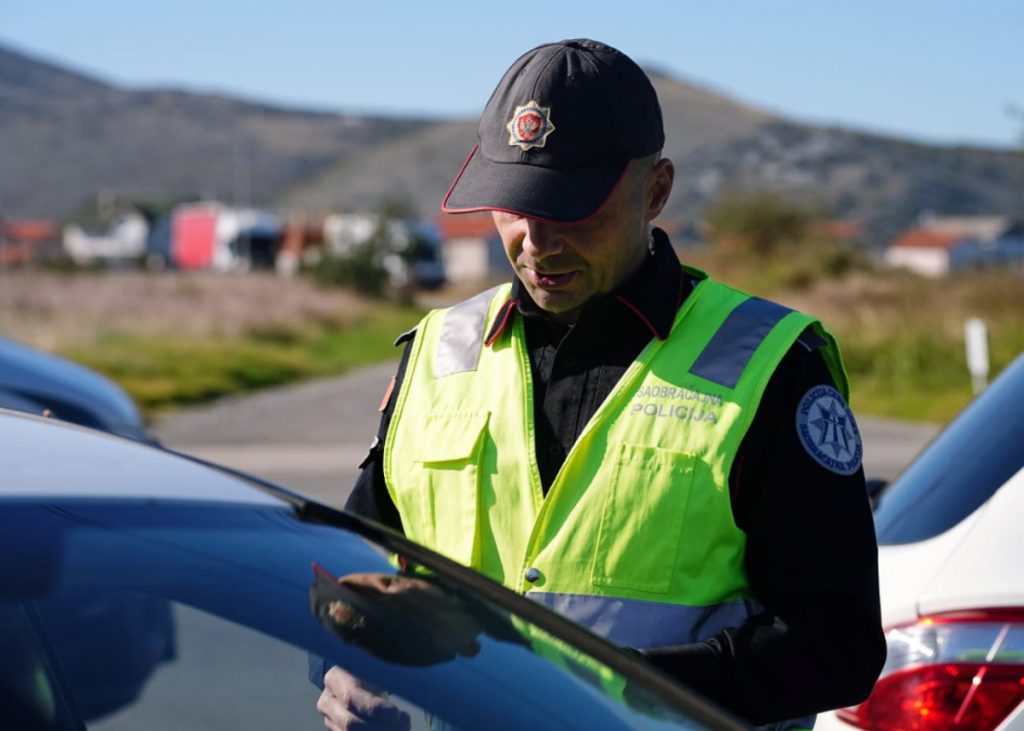 Za 24 sata 17 saobraćajnih nezgoda, poginula jedna osoba