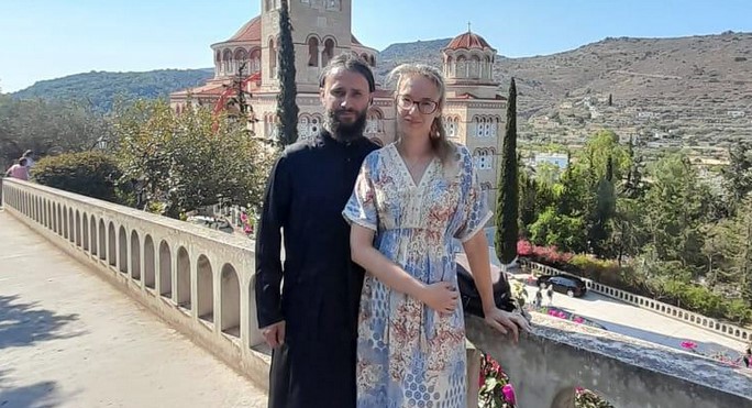 Kao u doba režima DPS-a: Supruzi rožajskog paroha odbijen zahtjev za državljanstvo – „smetnja za bezbjednost Crne Gore“