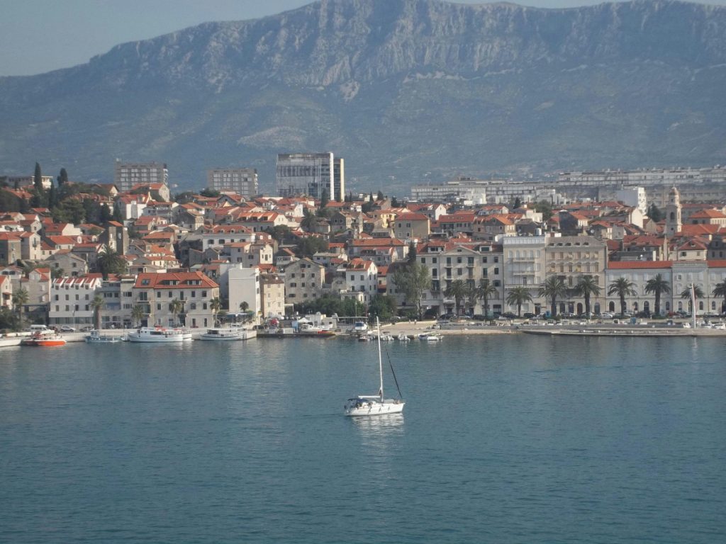 Eparhija dalmatinska: Dani srpske kulture u Splitu nisu provokacija, a ni huligani „domoljubi“ koji brane hrvatsku državu