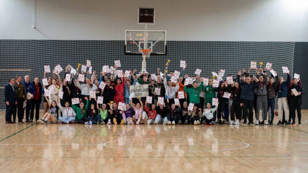 Za titule u četiri sporta u Podgorici i Nikšiću, prenosi Crnogorski školski sportski savez.
