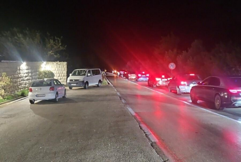 Sudar autobusa i automobila u Budvi: Poginula jedna osoba, tri povrijeđene