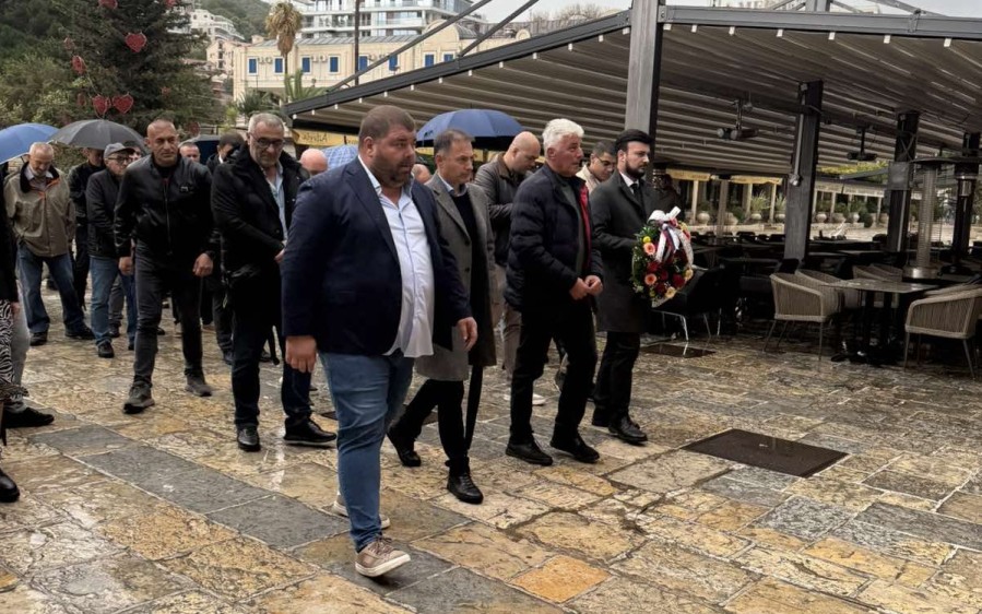 Sve se može, samo da je fotelja sigurna: Vidješe li DPS i ES da je Nikola Jovanović položio vijenac, kako oni tvrde, „velikosrpskim okupatorima“?