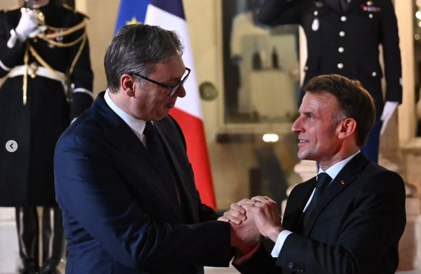VUČIĆ SA MAKRONOM TRI SATA O SARADNJI: Velika čast za Srbiju, moguće je da francuski predsjednik uskoro posjeti Beograd!