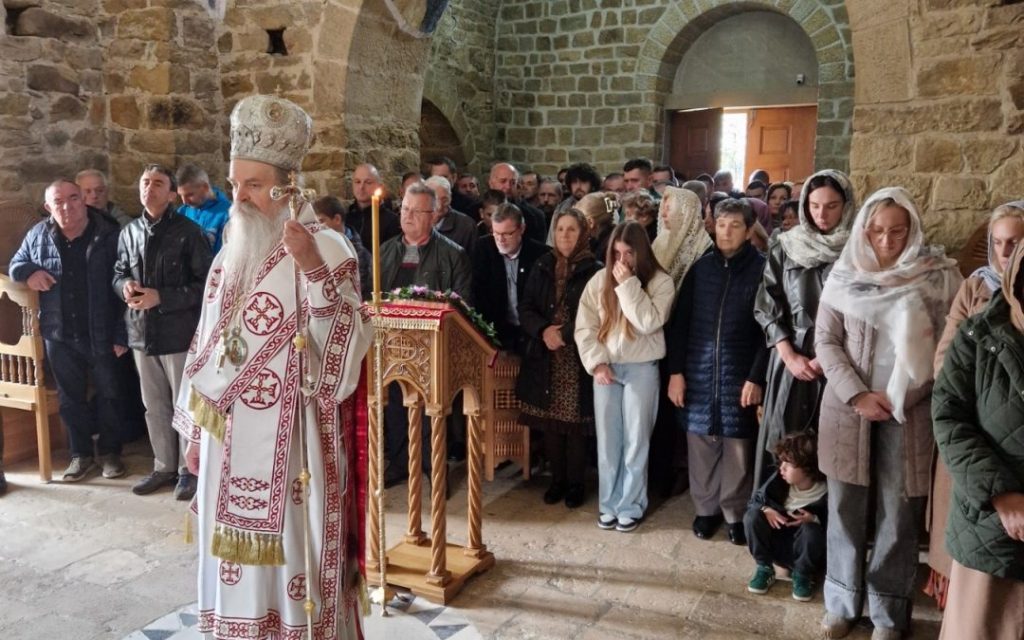 U Đurđevim Stupovima u Rasu proslavljen Đurđic, bogoslužio Mitropolit Teodosije