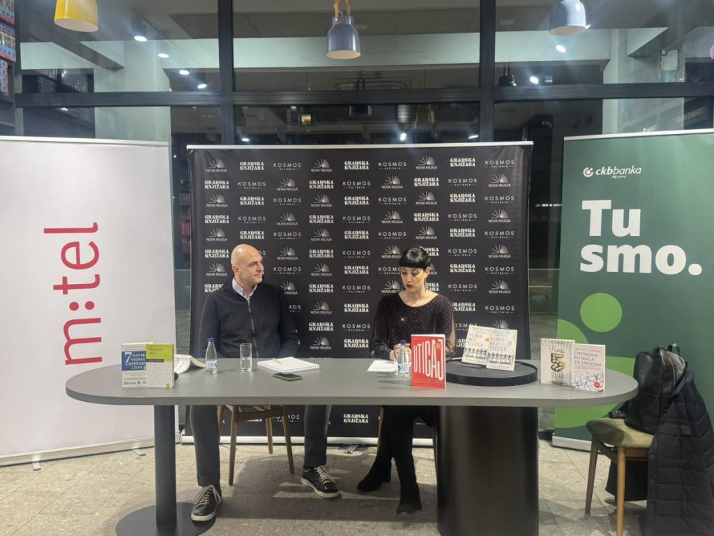 Željko Popović o skrivenim porukama u knjizi „Vođa bez titule Robina Šarme“ u Kosmos knjižari