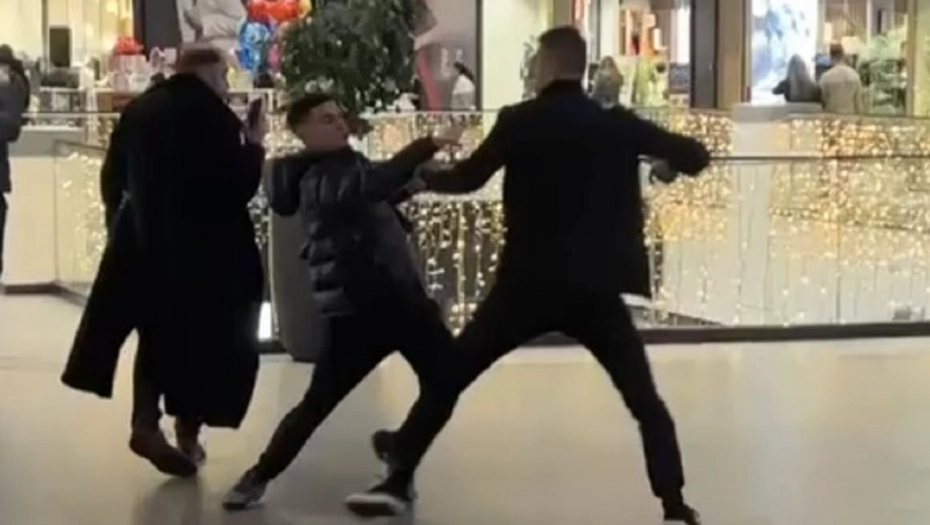 Vujadin Savić napadnut u tržnom centru u Beogradu: Isplivao snimak incidenta (VIDEO)