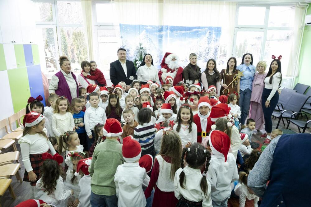 Opština Bijelo Polje objezbijedila 2.000 novogodišnjih paketića
