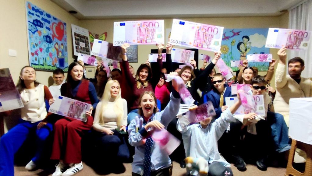Studentski teatar iz Podgorice sinoć izveo predstavu „Ništa bez koalicije“ u NVU Pružite nam šansu