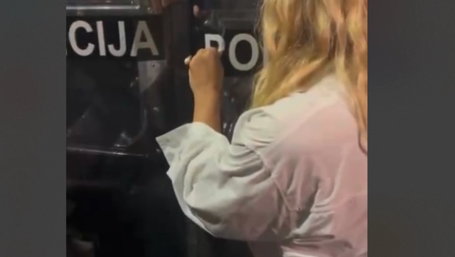 Kad Nišlijka postane komita: Zamislite da jedna Nešićka pokuša da ugasi cigaretu na štit američkog policajca, nezamislivo