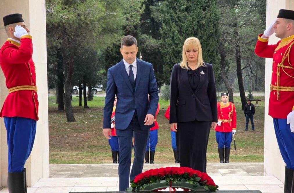 Povodom Dana oslobođenja Podgorice položen vijenac na spomenik Partizanu borcu na Gorici