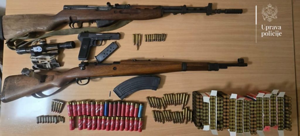 Pretresi u Plužinama: Policija oduzela puške, pištolj i preko 370 komada municije