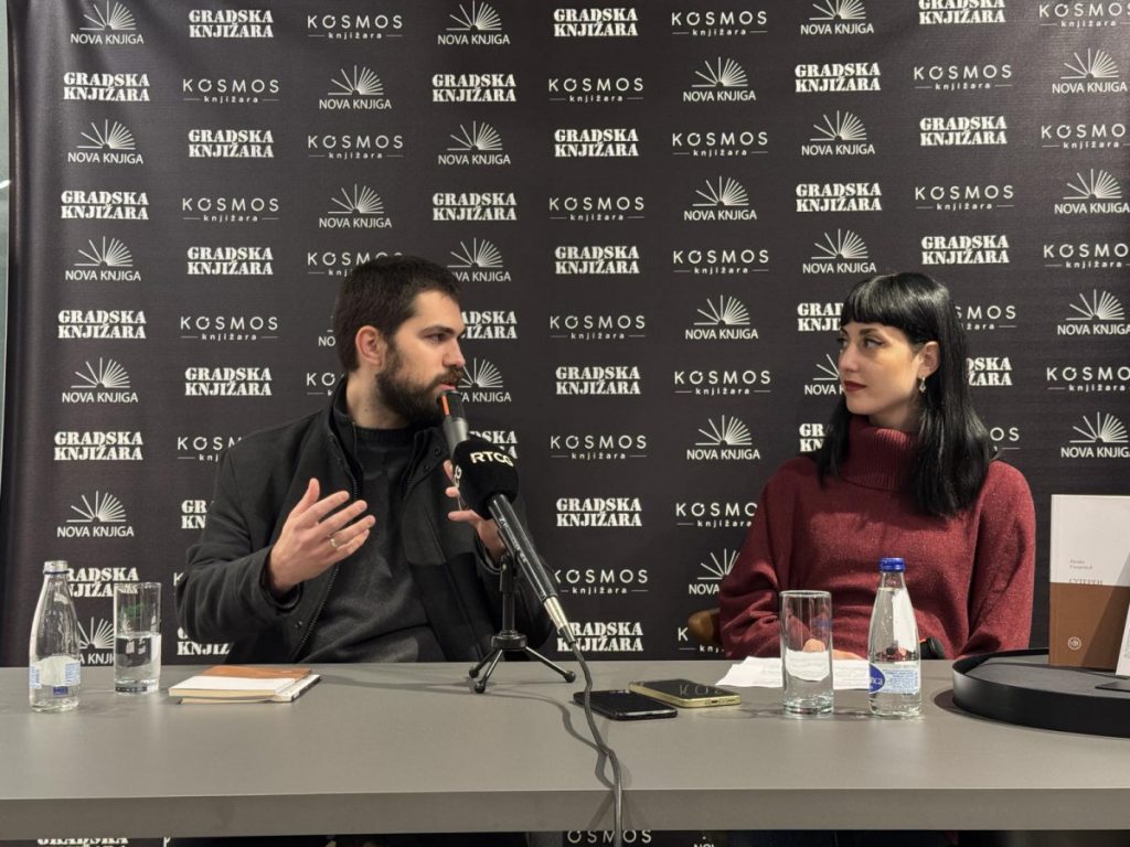 Održan razgovor sa pjesnikom Matom Uljarevićem u Kosmos knjižari