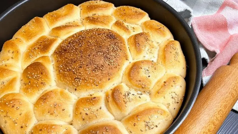 Domaća posna pogača premazana majonezom