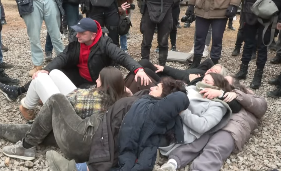 Sramno: Policija upotrijebila silu u Botunu, napadnut Milan Knežević– uhapšen i predsjednik opštine Mihailo Asanović; Vrisak žena odliježe Botunom