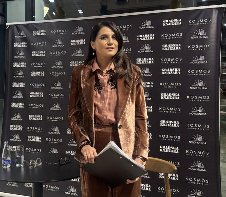 Izvedena predstava Čovek čoveku u Kosmos knjižari