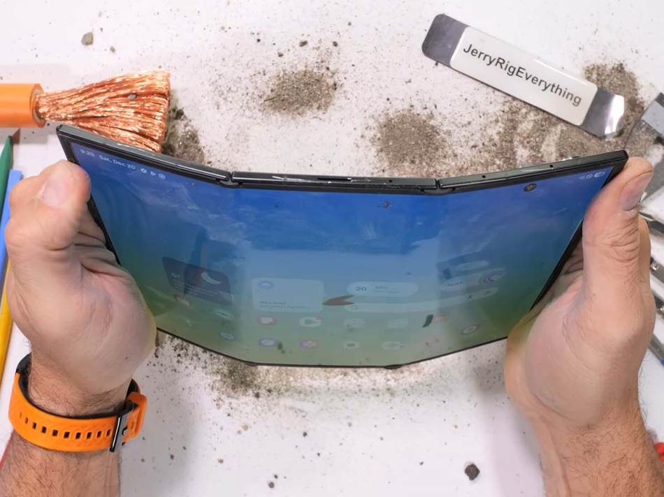 Kako se trostruko savitljivi Samsung pokazao na testu izdržljivosti