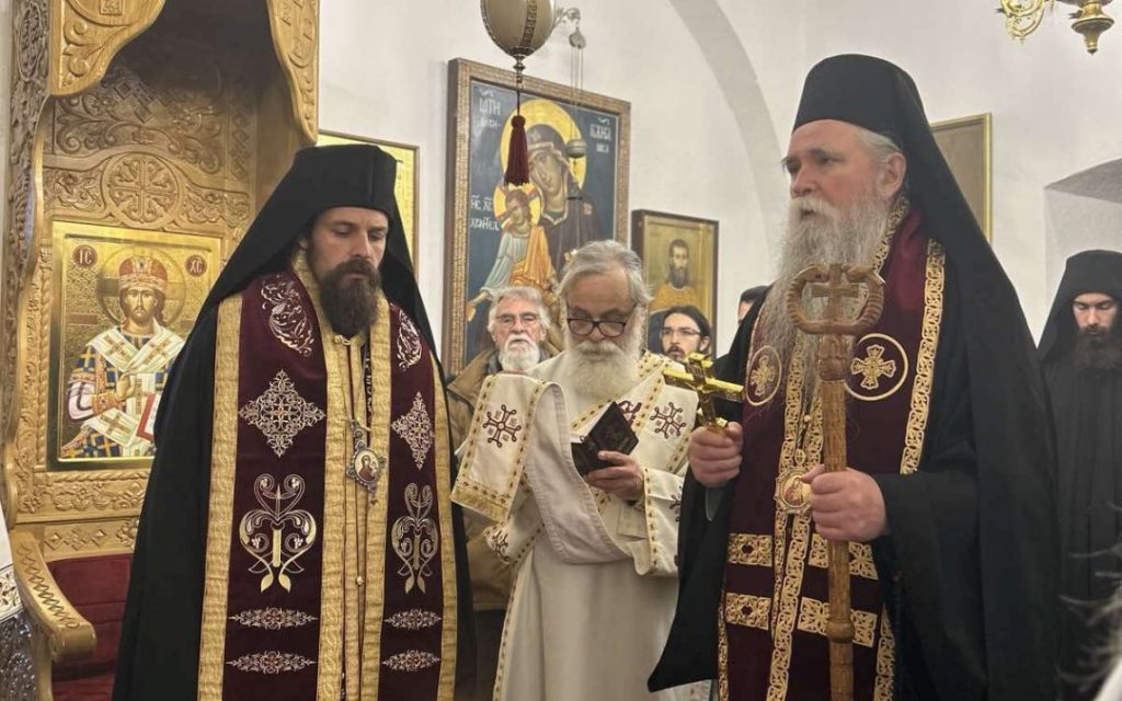 Mitropolit Joanikije sa episkopom Paisijem služio je pomen mitropolitu Arseniju (Bradvareviću).