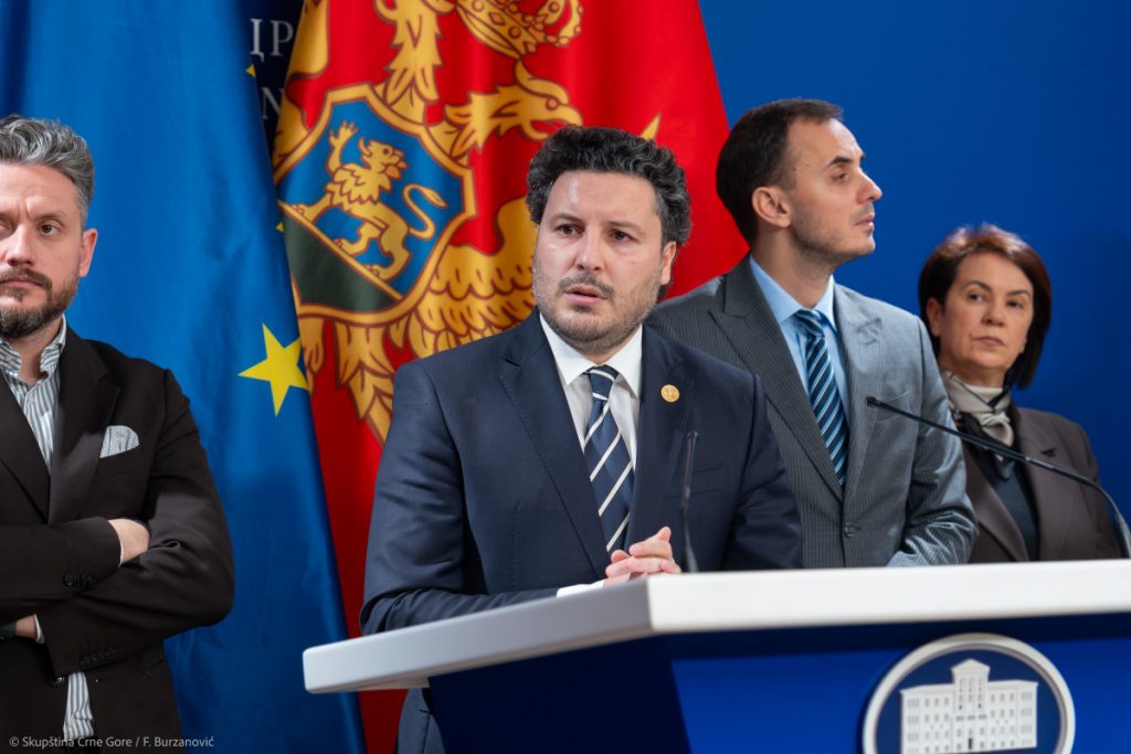 URA: Poništiti tender za koncesiju nad Aerodromima – Vlada želi da ih da u bescijenje