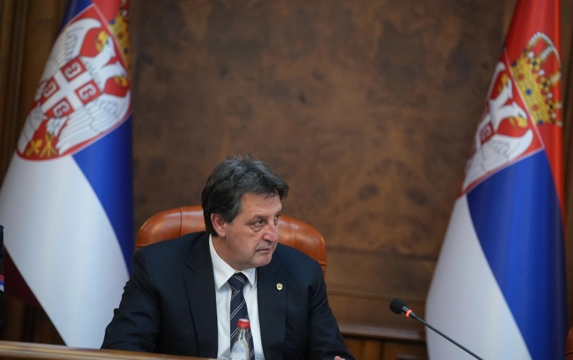 Gašić: Usvojeni zakoni za bolji položaj pripadnika Vojske Srbije, stalan posao za 10.000 ugovoraca