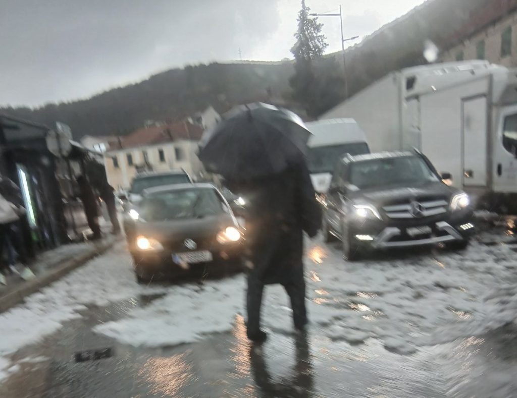 Nesvakidašnji prizor na moru: Bijela pobijeljela (VIDEO)