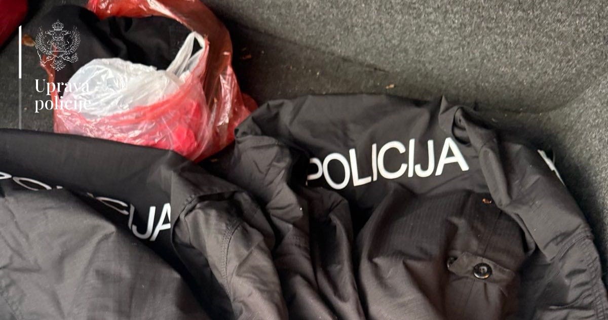 jakne sa natpisima Policija