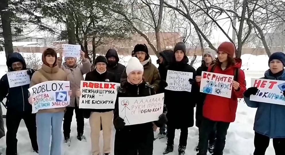 „Dalje ruke od Robloxa“: Rusi izašli na ulicu zbog zabrane popularne igre