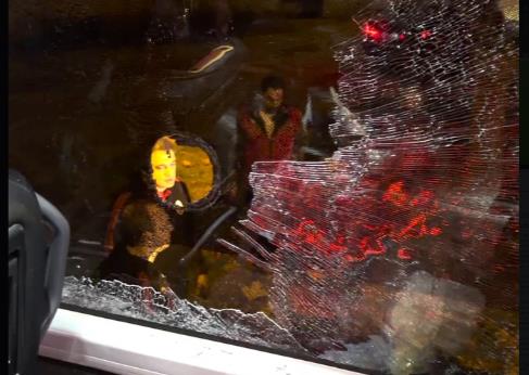 Navijači kamenovali autobus košarkaša Galatasaraja (VIDEO)