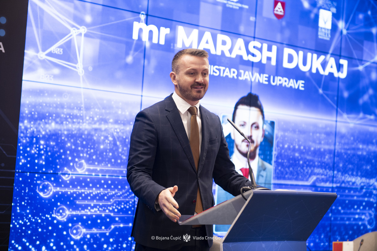 maras dukaj konferencija