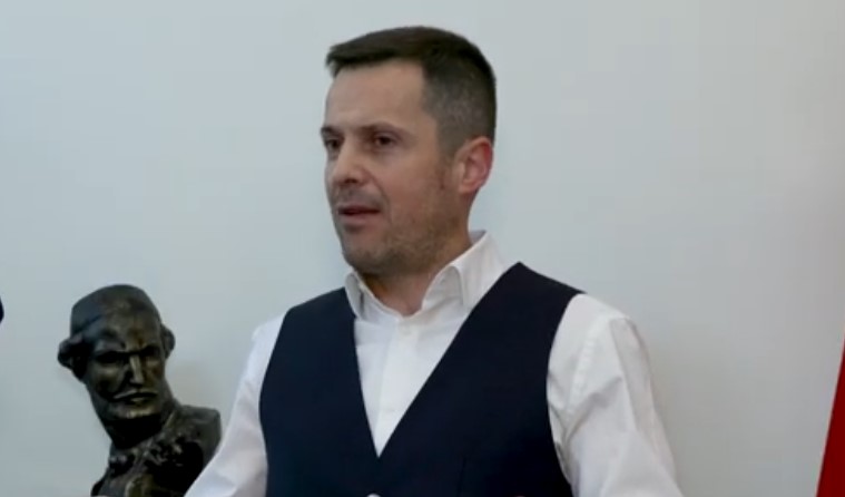 mujović