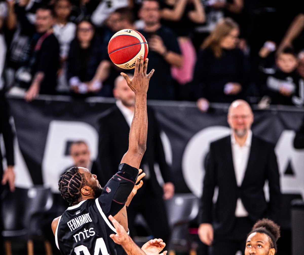 partizan skace igrac