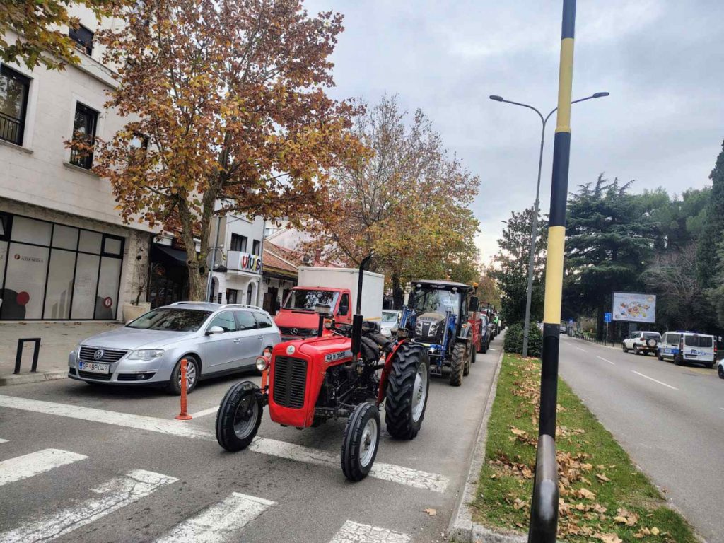 Traktori ispred Vlade – protest poljoprivrednika