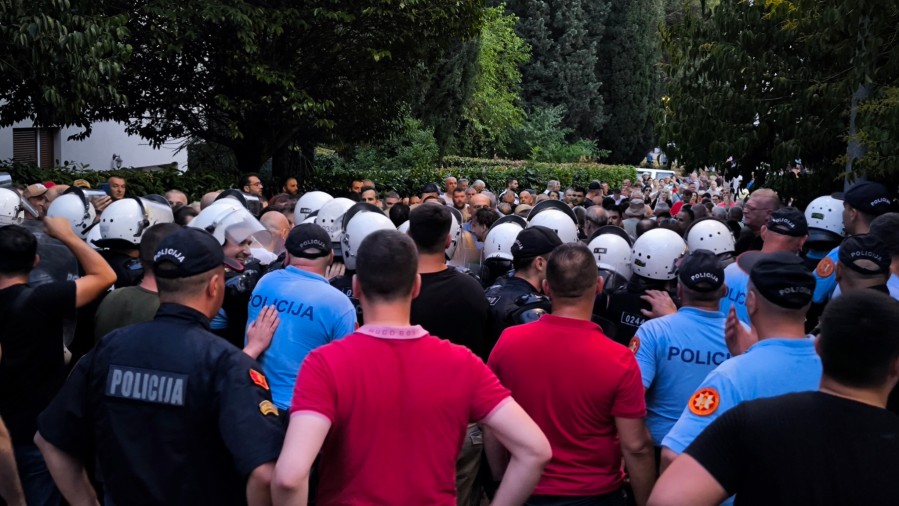 Skup ispred Uprave policije: „Samoprijavljivali“ se da su protestvovali tokom dodjele Trinaestojulske nagrade ispred Vile Gorica