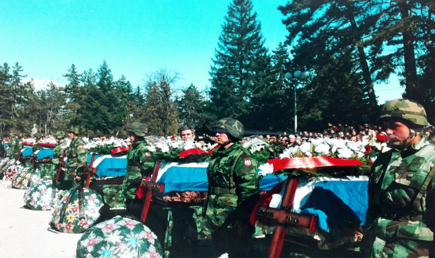 Tako vam je to kad antiratnu knjigu zajedno pišu fanovi Evropske unije i Marka Perkovića Tompsona