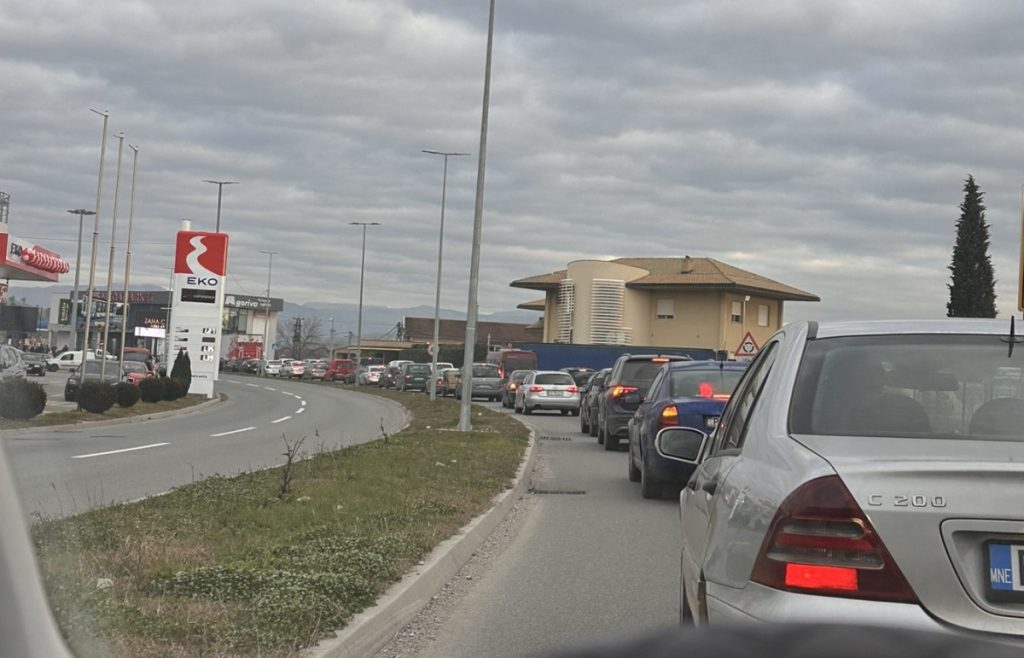 Zećani blokirali kružni tok prema aerodromu Podgorica